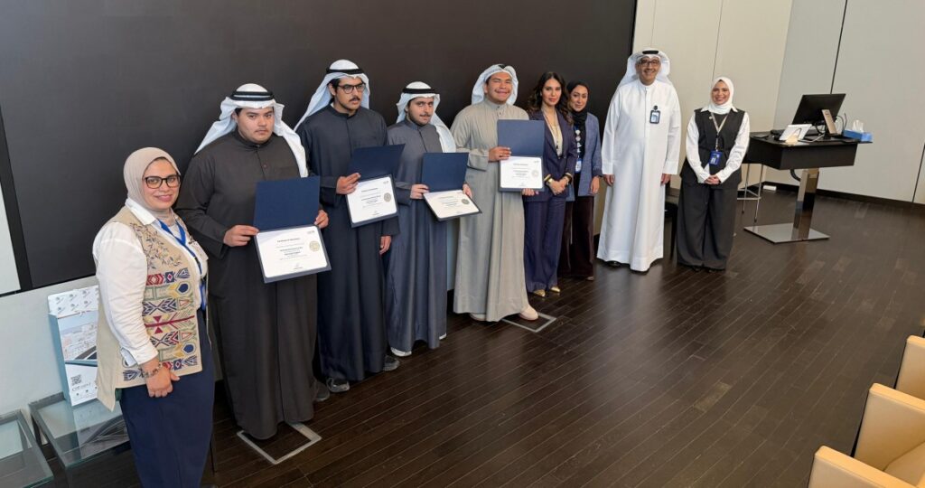 'الوطني'-يختتم-برنامجاً-تدريبياً-لطلاب'دسمان'-من-ذوي-الهمم