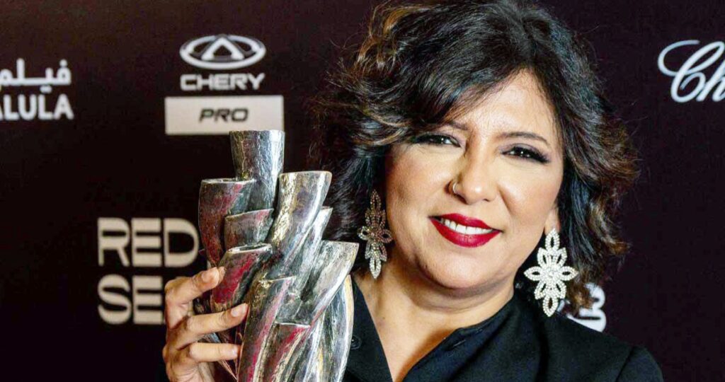 كوثر-بن-هنية-ترفض-تسلم-جائزة-'سينما-من-أجل-السلام'