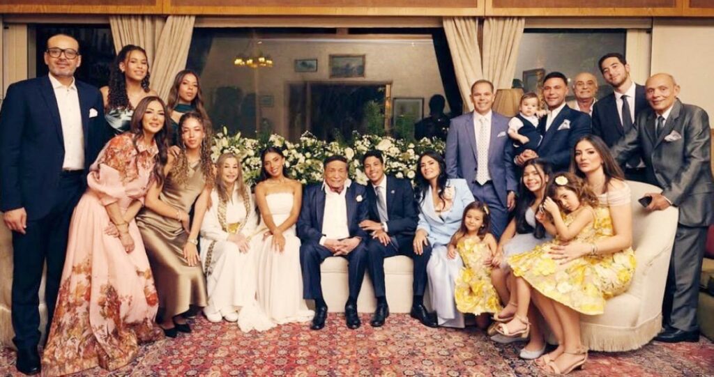 عادل-إمام-يوثّق-مشواره-في-'مذكرات-تلفزيونية'