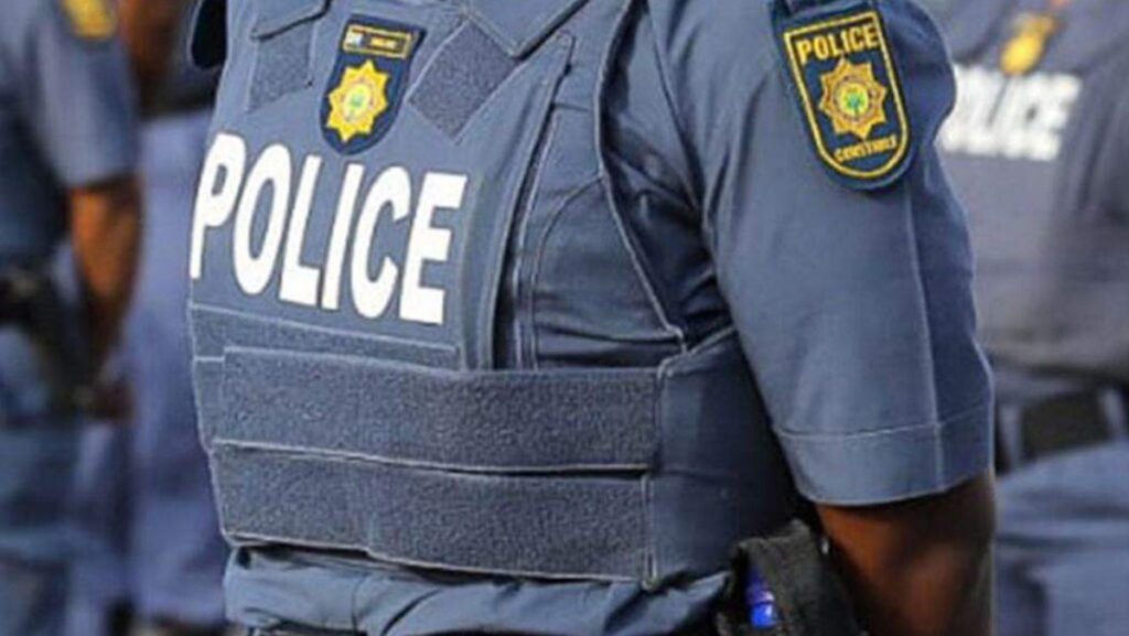 رجال-شرطة-مزيفون-سطوا-على-زوجين-مسنيْن-وفروا