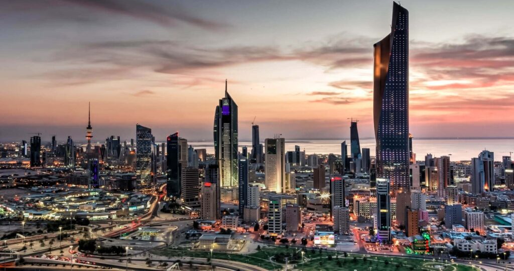 الكويت-بعد-أول-شهر-حرب…-خفض-إنتاج-واعتداءات-على-منشآت-النفط