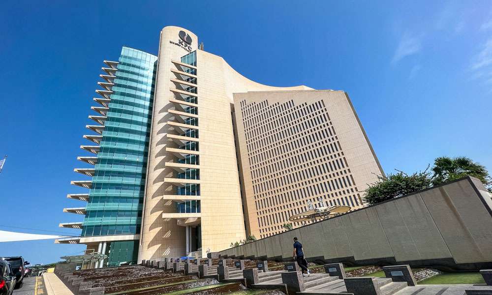 مؤسسة-البترول:-اعتداء-آثم-بطائرات-مسيرة-نتج-عنه-حرائق-بعدد-من-الوحدات-التشغيلية-بمصفاة-الأحمدي.-ولا-إصابات-بشرية