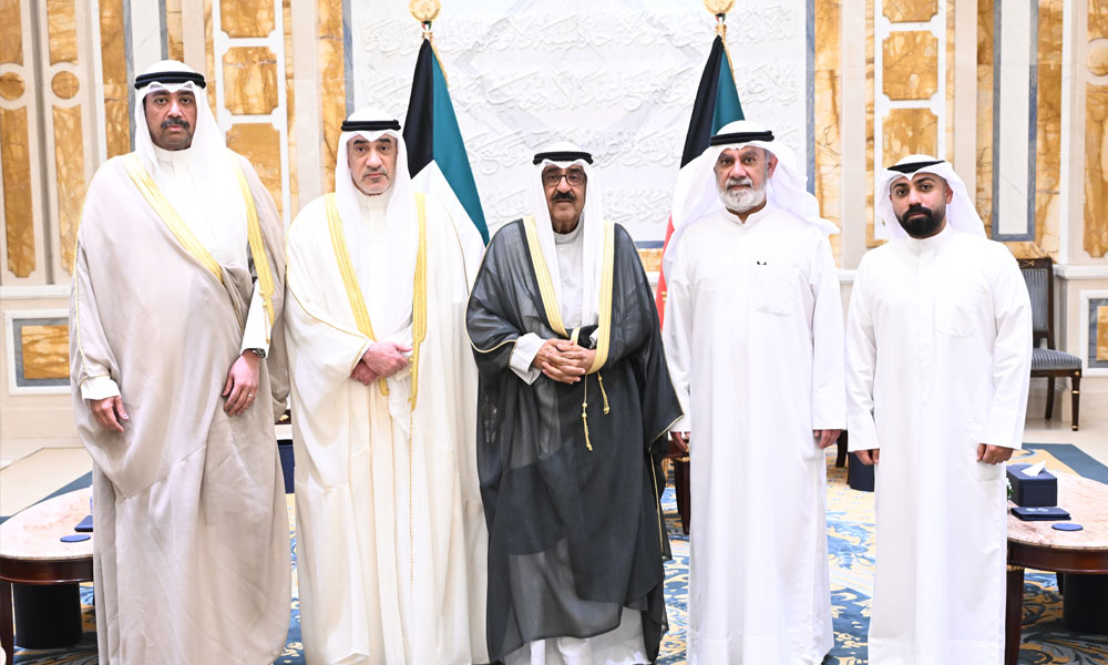 سمو-أمير-البلاد-يستقبل-أسر-شهداء-الواجب-من-وزارتي-الدفاع-والداخلية-وأسرة-الشهيدة-الطفلة-الإيرانية