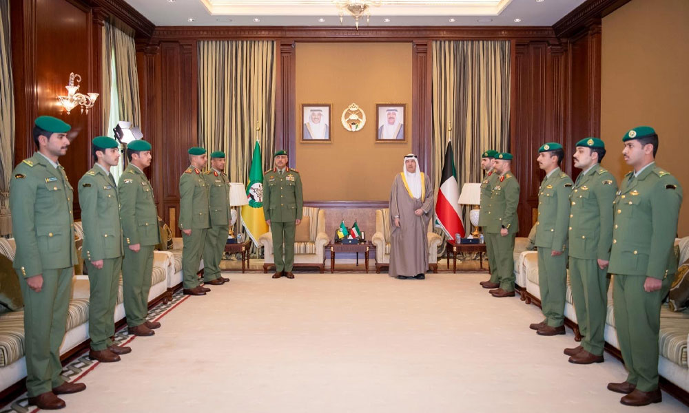 رئيس-الحرس-الوطني-يشهد-أداء-عدد-من-الضباط-القسم-القانوني-بعد-تخرجهم-في-كلية-أحمد-بن-محمد-العسكرية-بقطر