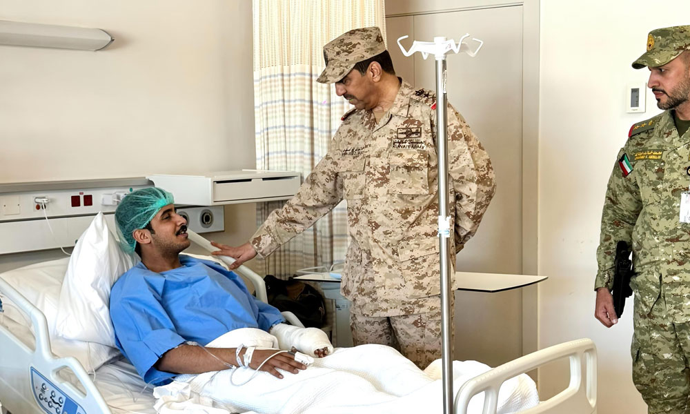 رئيس-الأركان-العامة-للجيش-يزور-عددا-من-مصابي-الحرس-الوطني-ويطمئن-على-حالتهم-الصحية