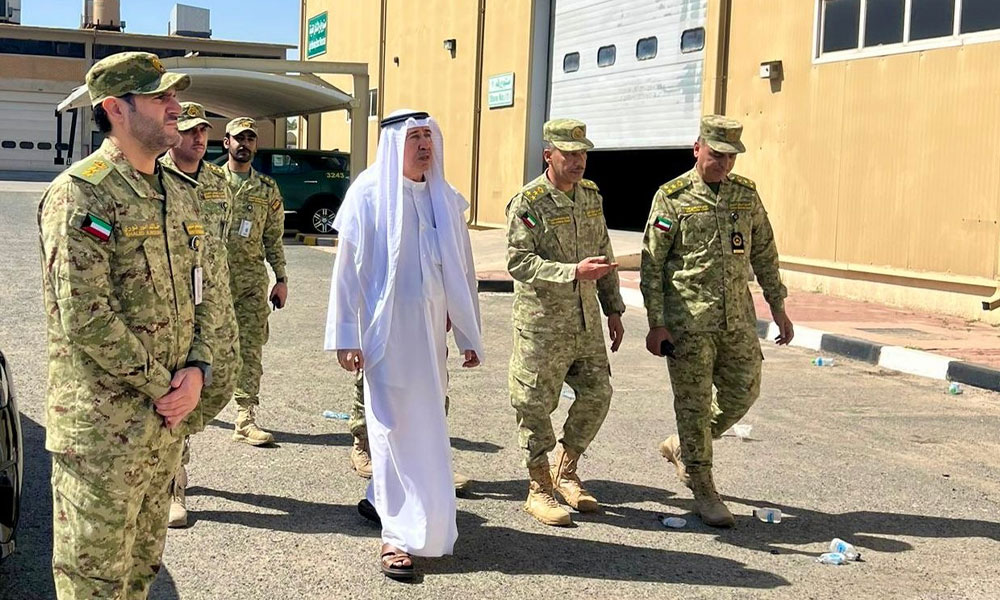 رئيس-الحرس-الوطني-يتفقد-أحد-مواقع-الحرس-الذي-تعرض-لاستهداف-بطائرات-مسيرة-معادية