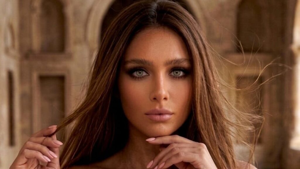 أنجيلا-مراد:-أطمح-إلى-إرث-سينمائي-قائم-على-الحقيقة-والإنسانية